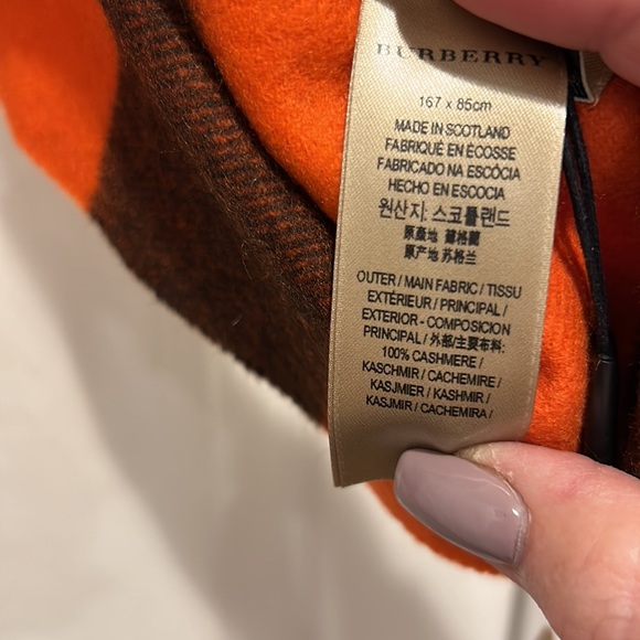 Beautiful Burberry Cashmere Scarf - Picture 6 of 13